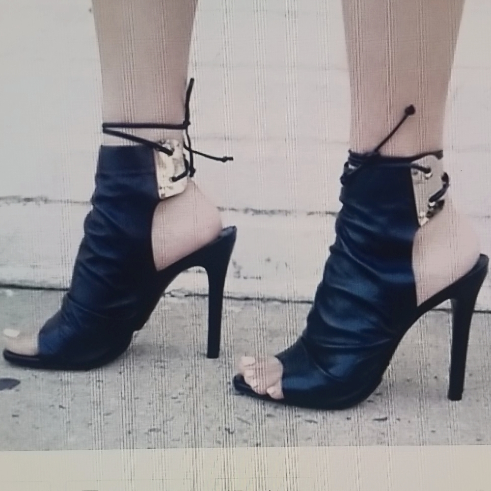 Schutz Mirtis BLK Nappa Lamb Lace Up Heel New SZ 8